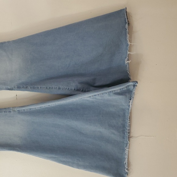 We The Free× Free People Just Float High-Rise Flare Jeans Size 30 - Picture 5 of 15